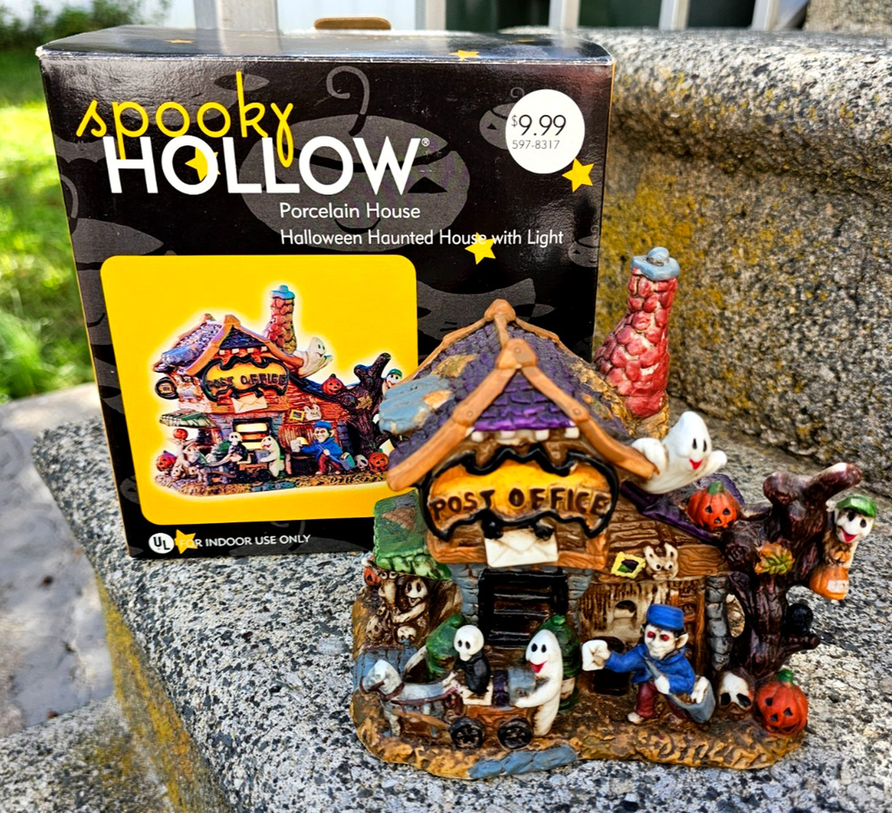 2002 Spooky Hollow POST OFFICE Lighted Halloween House Porcelain Figure
